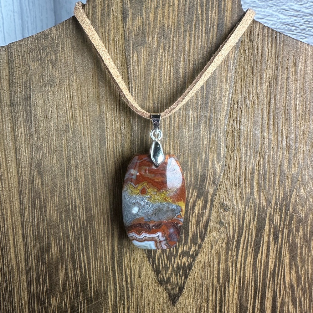 Mexican Crazy Lace Agate Pendant Necklace on Tan Faux Suede - Picture 4 of 9